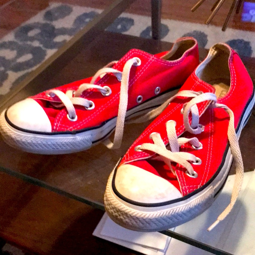 Converse red sneaker
